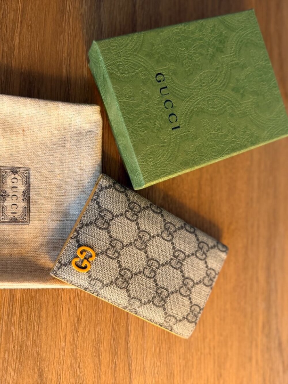 Gucci Yellow Interior GG Long Card Case - Picture 2 of 4